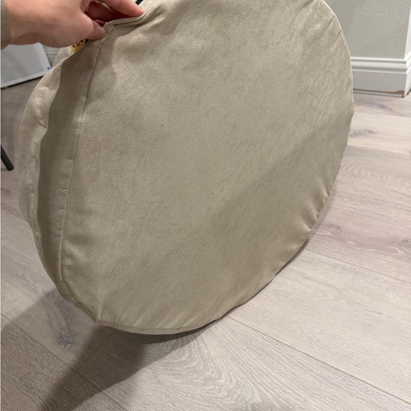 Pottery Barn Tan and Cream Dog Clam Shell Bed - Picture 4 of 5